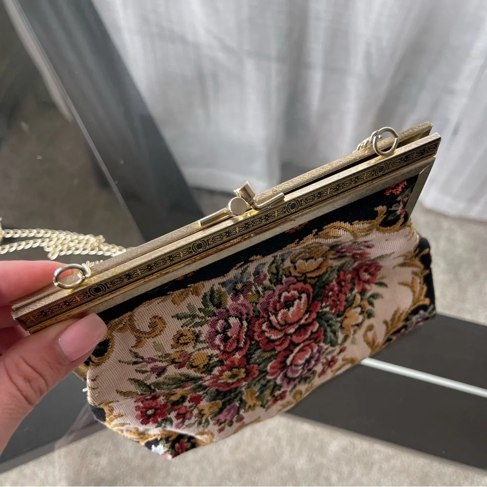 Vintage Small Kisslock Floral Tapestry Chain Evening Bag Romantic Historic‎